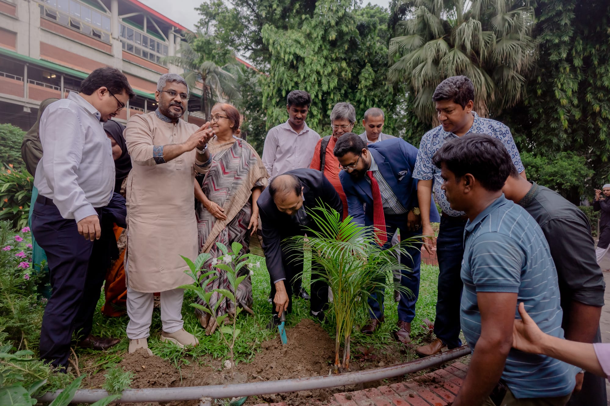 SRCL officials and guests planting a tree at the Plant Scholar launch